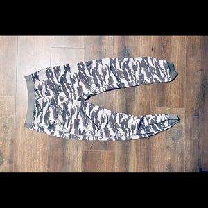 5/25$ Gap fleece joggers